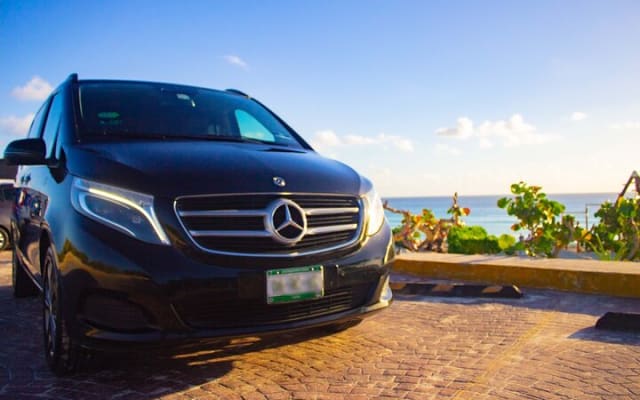 Departures in Mercedes Benz from Tulum to Cancun Airport photo 3