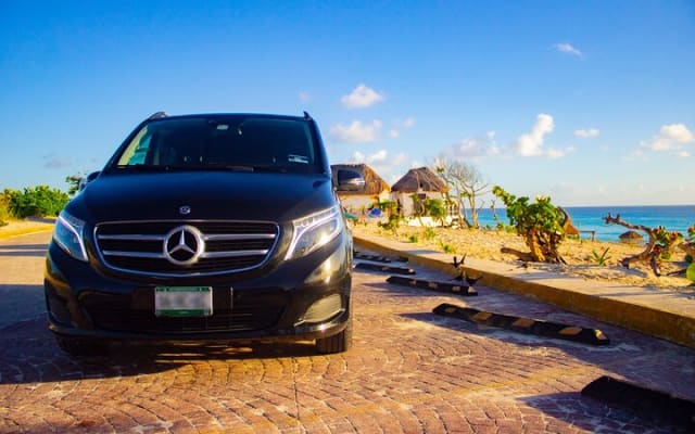 Departures in Mercedes Benz from Tulum to Cancun Airport photo 5