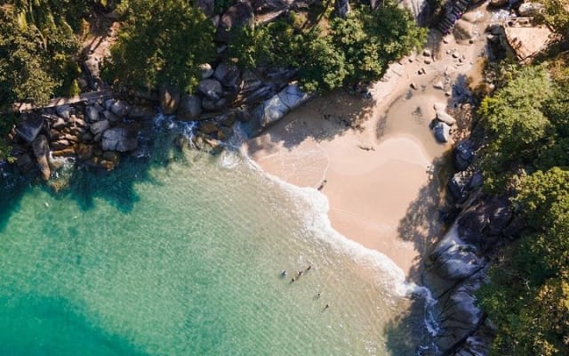 Six Hidden Beaches Hike