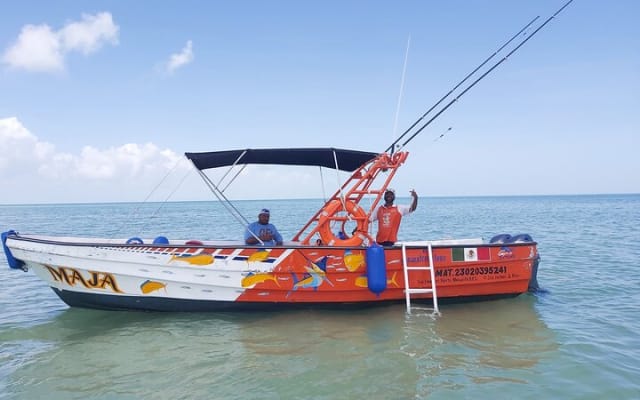 Private Fishing Tour in Holbox Island with Lunch and Pick up photo 6