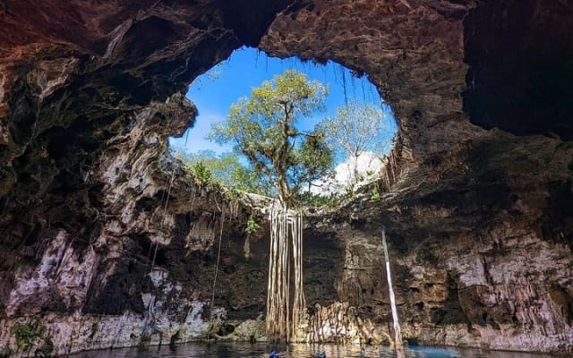 Merida : 4 Santa Barbara Cenotes and Bikes with Lunch