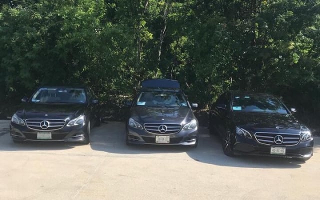 Luxury Business Sedan –Riviera Maya-Cancun Airport photo 2
