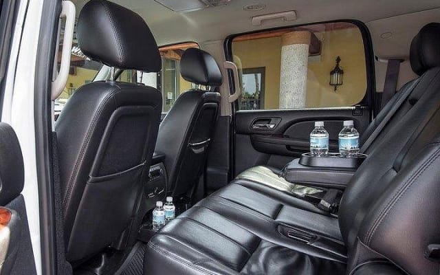 Traslado privado ida y vuelta del aeropuerto de Puerto Vallarta al hotel en vehículo de lujo photo 4