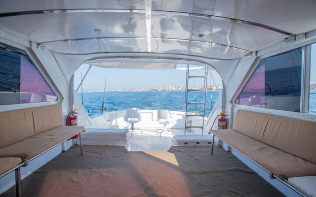 Private 38ft Boat Charter: Fishing & Snorkeling Cruise photo 9