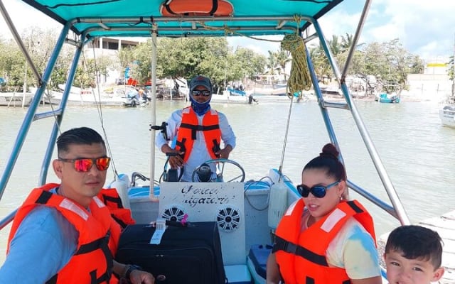 Private 3 Islands Boat Tour around Holbox photo 2