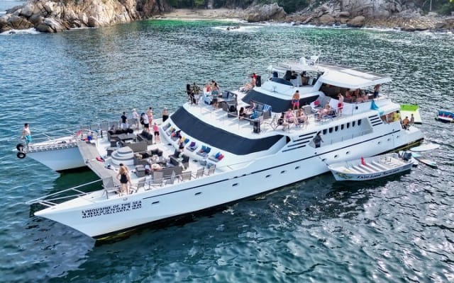 Chica Mega Yacht Limousine of the Sea 1: Puerto Vallarta