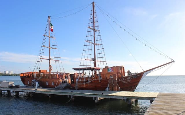 Cancun Lagoon Sunset Sailing Trip aboard classic Galeón with Dinner and Free bar photo 12