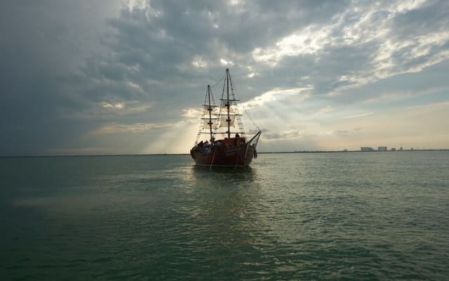 Cancun Lagoon Sunset Sailing Trip aboard classic Galeón with Dinner and Free bar photo 7