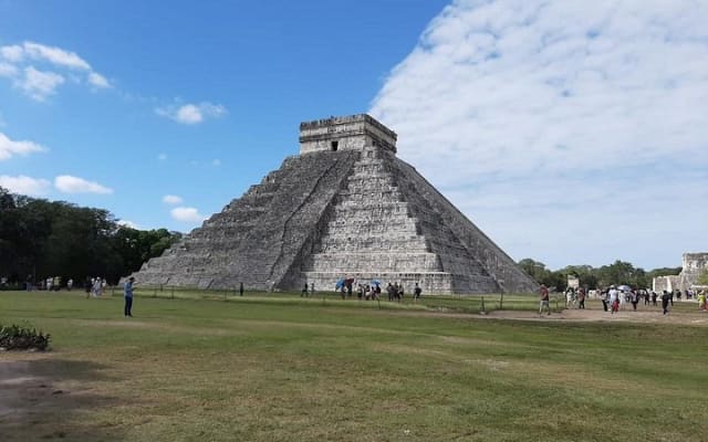 Desde Mérida, Ciudadela de Chichén Itzá, cenote Tsukan con Izamal photo 2