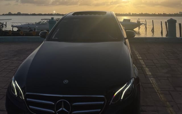 Luxury Business Sedan –Riviera Maya-Cancun Airport photo 3