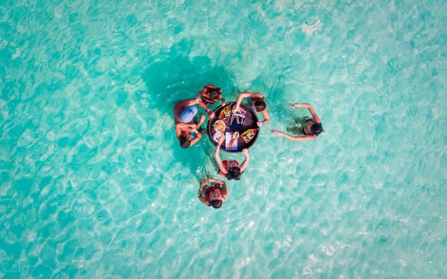 Luxury 40' Van Dutch Private Yacht Experience – Cancun 4 Hours photo 4