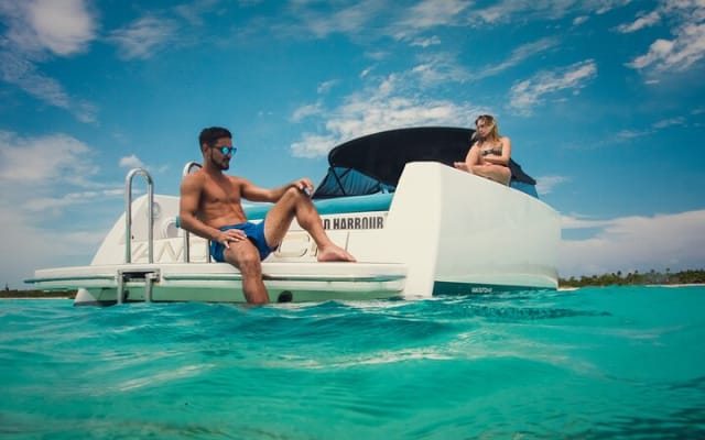 Luxury 40' Van Dutch Private Yacht Experience – Cancun 4 Hours photo 3