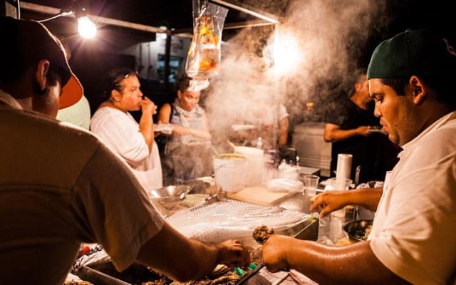 Visite gastronomique nocturne Taco Adventure avec Vallarta Food Tours photo 4