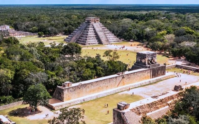 Visit Chichen Itza & the Magical Cenotes Ik Kil & Suytun photo 11