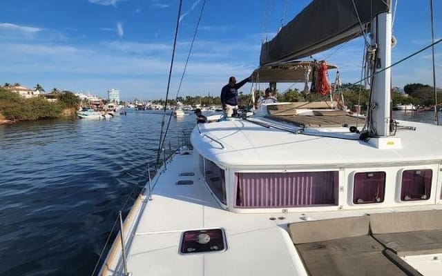 Voilier catamaran privé 4 h, 15 personnes photo 2