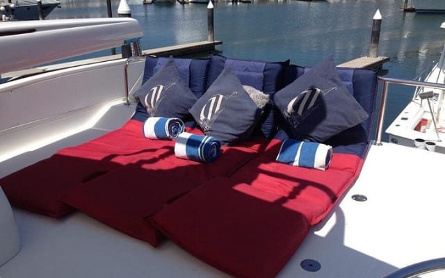 Yate de lujo de 58 pies para hasta 20 personas, 4 horas photo 2