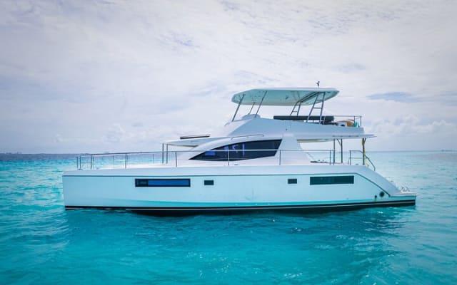 Private 3-Hour Romantic Yacht Dinner – Tulum 51' Leopard photo 3