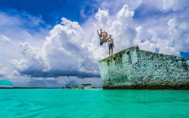 1-Day Tour to Bacalar with Kayaking, Marmol Beach Club and Cenote photo 10