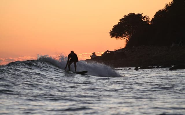 ¡Surfea el mejor spot de la zona! Con instructor certificado. photo 9