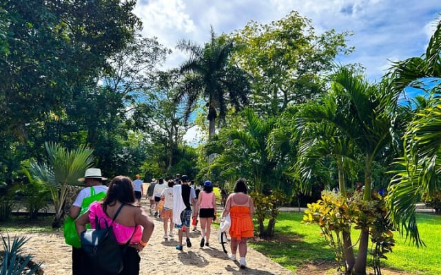 Chichen Itza Early Access Private Tour with Buffet Lunch photo 6