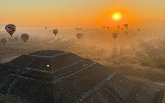 Balloon flight and pick up CDMX and Breakfast Buffet