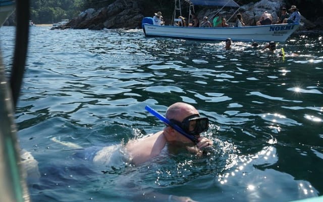 Tour privado de medio día con snorkel en Playa Animas photo 10