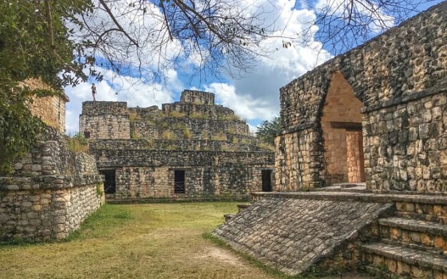 Explore Ek Balam Ruins, a sacred cenote and Valladolid with lunch photo 11