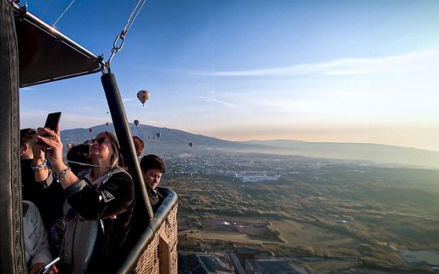 Vuelo en globo con desayuno buffet y transporte photo 4