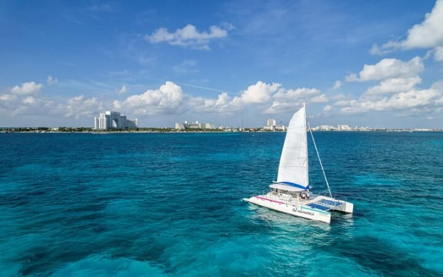 Isla Mujeres Catamaran, Open Bar and Beach Club Tour photo 2