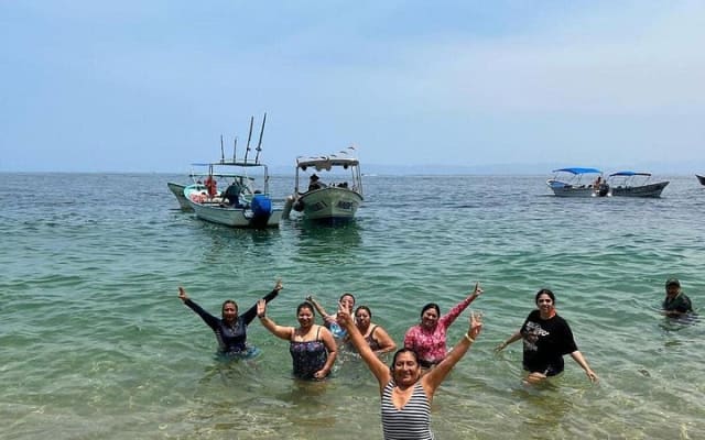 Snorkel & Kayak in Los Arcos, Madagascar and Animas with Open Bar
