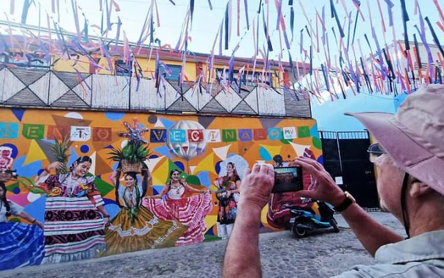 Tour de arte urbano con un artista en Oaxaca photo 13
