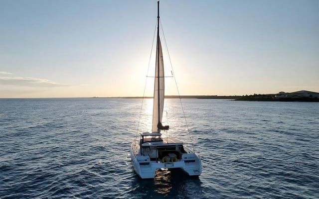 Expérience de 4 heures en catamaran privé Lagoon de 42 pieds photo 6