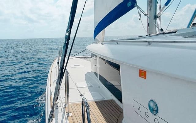 Expérience exclusive de 4 heures en catamaran Lagoon de 45 pieds photo 8