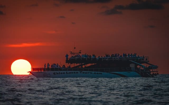 Sunsets and Whales Mega Yachts ALL INCLUSIVE: Puerto Vallarta