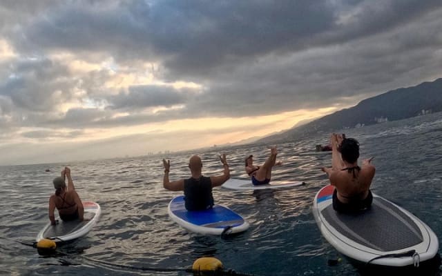 Clase de yoga SUP los jueves por la mañana en el mar en Puerto Vallarta photo 11