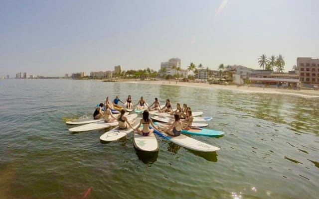Clase de yoga SUP los jueves por la mañana en el mar en Puerto Vallarta photo 3