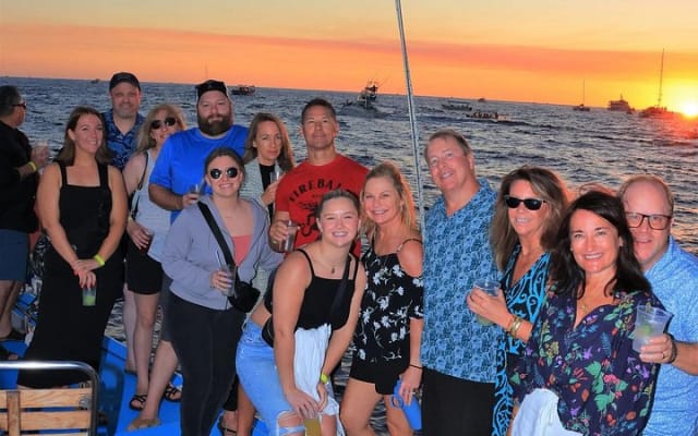 Croisière en catamaran à Los Cabos avec open bar et collation légère photo 2