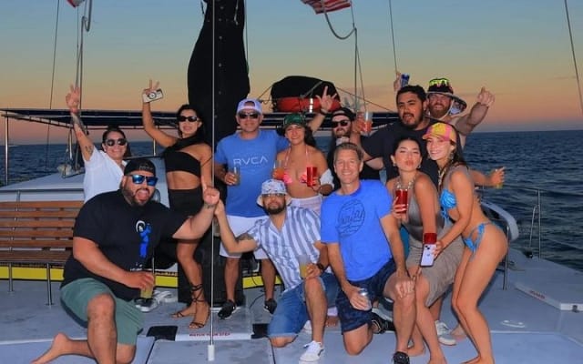 Croisière en catamaran à Los Cabos avec open bar et collation légère photo 12