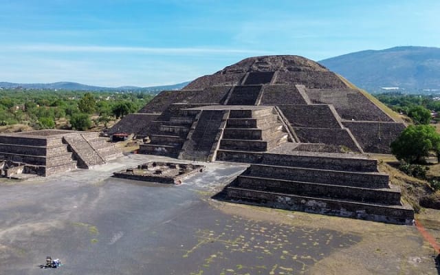 Excursion d'une journée à Teotihuacan, au sanctuaire de Guadalupe et à Tlatelolco avec déjeuner photo 2