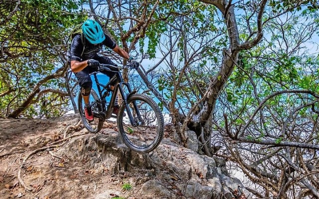SINGLETRACK MOUNTAIN BIKE - Guided through the jungle photo 2