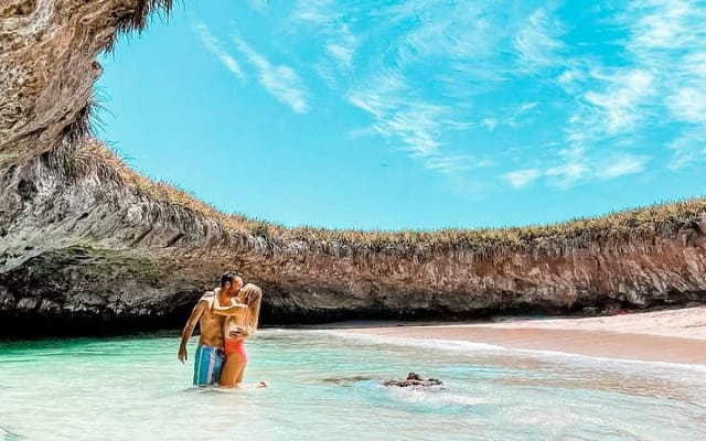 Meet the Famous Hidden Beach by Speedboat with Snorkeling