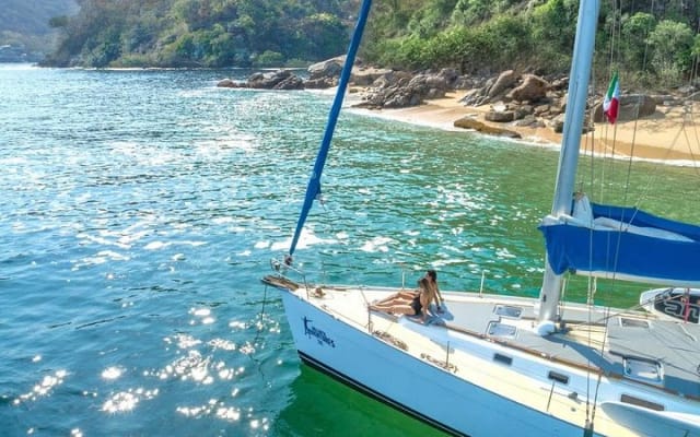 Exclusive Sailing Tour with Snorkeling in Puerto Vallarta