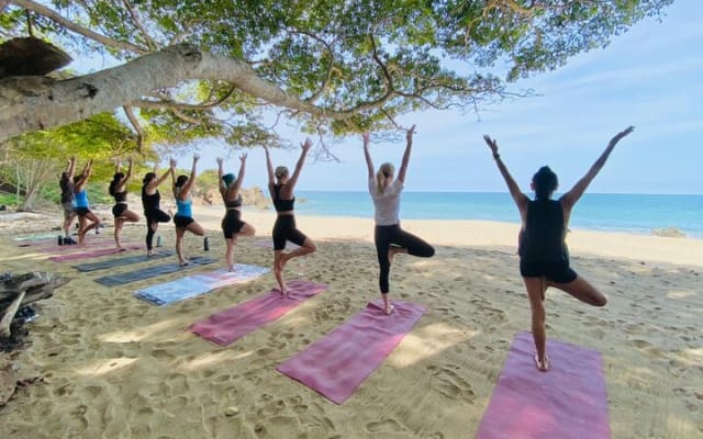 Clase grupal de yoga con Wanderlust Sayulita photo 6