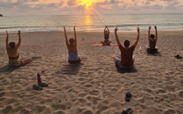 Clase grupal de yoga con Wanderlust Sayulita photo 9