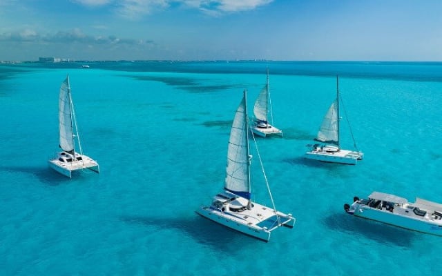 Catamarán a Isla Mujeres: transporte, snorkel, buffet y barra libre photo 2