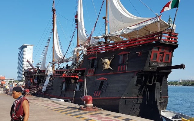 ¡Cena con piratas! Show nocturno y cena photo 13
