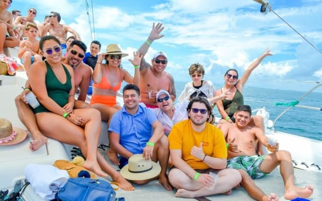 Isla Mujeres Catamaran, Open Bar and Beach Club Tour photo 8