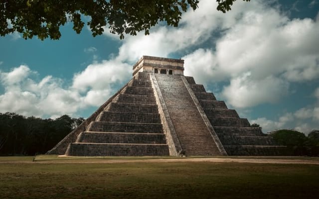 Small Group with early access to Chichen Itza, Ekbalam and Cenote