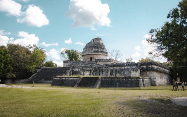Private Chichen Itza Early Morning Archaeological Tour photo 8