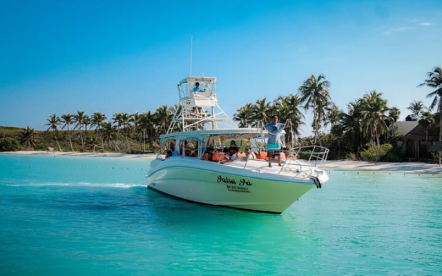 Beach Escape: Isla Contoy and Isla Mujeres with Snorkeling. photo 5